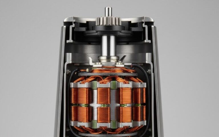 Realistic cutaway of a blender showing the motor