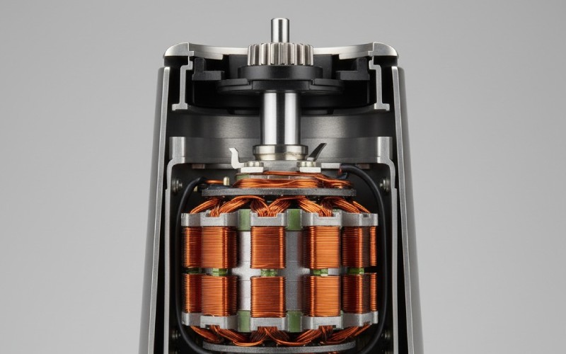 Realistic cutaway of a blender showing the motor